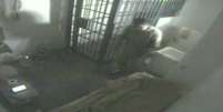 Imagens de circuito fechado de vídeo mostram o momento em que o traficante Joaquín &#034;El Chapo&#034; Guzmán escapou de uma prisão de segurança máxima  Foto: Reprodução / BBC News Brasil