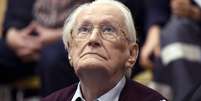 Cabe agora aos promotores verificar se Oskar Gröning, de 94 anos, está em condições de cumprir a pena na prisão devido à sua saúde debilitada.  Foto: EFE