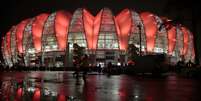 Beira-Rio fica iluminado para a partida contra o Tigres  Foto: Gustavo Granata / EFE