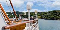 Em duas oportunidades, a rainha Elizabeth II fretou a embarcação para férias em família em torno das ilhas escocesas  Foto: Hebridean Island Cruises/Divulgação