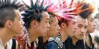 Músicos e fãs de rock chineses desafiam as convenções com seus penteados punk  Foto:  Corbis