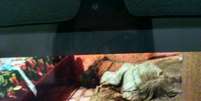 Corpo da vítima foi encontrado em um quarto sobre um colchão que estava no chão, coberto com panos e envolto em uma colcha  Foto: Divulgação