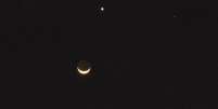 Na foto, é possível ver o trapézio formado pela Lua, Vênus, Júpiter e a estrela Régulus  Foto: @intiwatay / Twitter