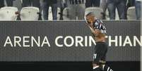Malcom comemora o primeiro gol da noite  Foto: Mauro Horita / Agif/Gazeta Press