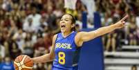 Tainá tenta animar a Seleção Brasileira de basquete  Foto: William Lucas / Divulgação