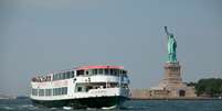 Em barcos pequenos, passeios mostram atrações de Nova York  Foto: @CircleLineSightseeingCruises/Facebook / Reprodução