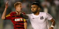 Gabigol marcou duas vezes e salvou o Santos de uma desclassificação precoce  Foto: Guilherme Dionizio / Gazeta Press