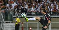 Lucas Pratto fez três gols e comandou a vitória do Atlético-MG  Foto: Bruno Cantini/Atlético-MG / Divulgação