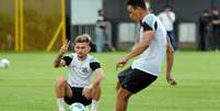 Ricardo Oliveira e Lucas Lima aguardam a convocação da próxima quinta-feira  Foto: Ivan Storti / Divulgação Santos FC