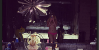 Christina Aguilera compartilhou foto no Instagram em que aparece apenas de calcinha  Foto: @xtina / Instagram/Reprodução