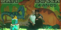 Davi Lucca no colo do pai, Neymar, durante festa de aniversário com tema de dinossauros  Foto: @neymarjr / Instagram/Reprodução
