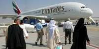 Em algumas aeronaves A380 dos voos ultralongos da Emirates há suítes privativas com banheiros  Foto: Divulgação/BBC Brasil