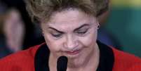 Presidente Dilma Rousseff tem sofrido com baixos índices de popularidade, economia em recessão e crise política  Foto: Reuters