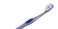 Com cerdas ultrafinas, a escova tem alcance 4 vezes mais profundo na limpeza entre os dentes  Foto: Colgate / Divulgação