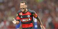 Alan Patrick deve continuar no Flamengo, pelo menos, até o meio de 2016  Foto: Cleber Mendes / LANCE!Press
