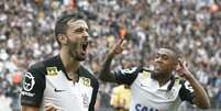 Uendel comemora seu gol contra o Joinville  Foto: Gazeta Press