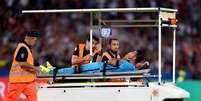 O meio-campista Rafinha Alcântara, que é filho do ex-jogador Mazinho, sofreu a grave lesão no joelho direito durante a partida Roma x Barcelona pela Champions  Foto: ALBERTO PIZZOLI / AFP