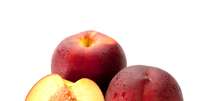 Glicosídeos cianogênicos podem ser encontrados nas sementes de maçãs e no interior das sementes de ameixas, pêssegos e cerejas  Foto: iStock