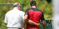 Osorio comentou que tem interesse no retorno do volante, que hoje é capitão no Grêmio, para o São Paulo em 2016  Foto: foto Ari Ferreira