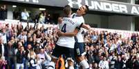 Alderweireld e Lamela comemoram gol do Tottenham  Foto: Justin Tallis / AFP
