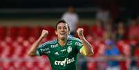 Gol de cobertura de Robinho sobre Ceni (de novo) mant&eacute;m Palmeiras no G-4  Foto: Marcello Zambrana/Agif / Gazeta Press