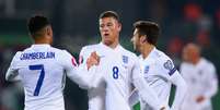 Alex Oxlade-Chamberlain marcou o terceiro gol da fácil vitória inglesa sobre a Lituânia  Foto: Getty Images