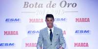 Cristiano Ronaldo recebe a quarta &#034;chuteira de ouro&#034;, prêmio para o artilheiro da temporada europeia  Foto: Gonzalo Arroyo Moreno / Getty Images