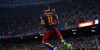 Neymar salta para comemorar o terceiro gol do Barcelona  Foto: Getty Images