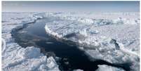 A camada de gelo do Ártico está ficando mais fina e o terreno, mais instável  Foto: BBC