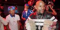 Mayweather levou 50 mil d&oacute;lares para boate nos Estados Unidos  Foto: Instagram / Reprodu&ccedil;&atilde;o