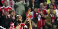 Zagueiro brasileiro Luisão fez o segundo gol na vitória do Benfica  Foto: Miguel A. Lopes / EFE