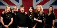 Bruce Dickinson (o &uacute;nico de cabelo curto) e seus colegas de Iron Maiden lan&ccedil;aram novo disco  Foto: Divulga&ccedil;&atilde;o