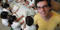 Missão do professor Luis Junqueira é ajudar as crianças a publicarem seus próprios livros  Foto: Arquivo Pessoal