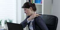 Movimentos repetitivos no escrit&oacute;rio podem causar les&otilde;es.  Foto: iStock/Getty Images / Vivo Mais Saud&aacute;vel