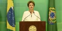 Dilma discursou em rede nacional sobre situação política: 'São inconsistentes e improcedentes as razões que fundamentam este pedido'  Foto: Divulgação/BBC Brasil / BBC News Brasil