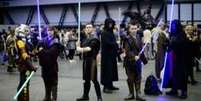 Fãs vestidos como Jedis na última Comic Con em Londres  Foto: Getty / BBC News Brasil