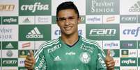 Erik chegou semana passada no Palmeiras e j&aacute; se destaca na pr&eacute;-temporada  Foto: Daniel Vorley / Gazeta Press