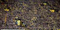 A "muralha amarela" lota todos os jogos do Borussia Dortmund no Signal Iduna Park  Foto: Sascha Steinbach / Getty Images