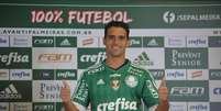 Jean chegou ao Palmeiras agradecendo ao carinho do time durante negociação  Foto: Bruno Ulivieri / Gazeta Press