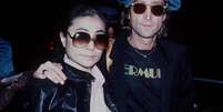 John Lennon e Yoko Ono na década de 80  Foto: Brenda Chase  / Getty Images