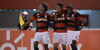 Guerrero, do Flamengo comemora seu gol durante partida do Campeonato Carioca 2016 no Estadio Giulite Coutinho.  Foto: Gazeta Press