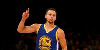 Curry, do Golden State Warriors, disputa a final da NBA contra o Cleveland Cavaliers  Foto: Getty Images 
