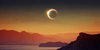 Cruzeiros entre fim de fevereiro e início de março prometem observação de eclipse solar  Foto: Igor Zh./Shutterstock