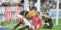 Lucão entregou de graça o primeiro gol ao Corinthians  Foto: Sérgio Barzaghi / Gazeta Press