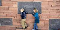 Memorial às crianças vítimas do massacre  Foto: Getty Images
