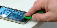 Sensores de baixa resolução podem ser enganados por dedos feitos de massinha de modelar.  Foto: BBC Brasil