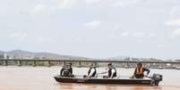 Lama da barragem atingiu o rio em diversos municípios, como Colatina, no Espírito Santo    Foto: Agência Brasil