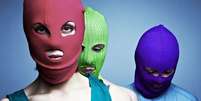 Em 17 de agosto de 2012, as três integrantes do Pussy Riot, Maria Alyokhina, Nadezhda Tolokonnikova e Ekaterina Samoutsevitch foram condenadas e receberam penas de dois anos de prisão  Foto: Facebook / Reprodução