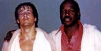 Tony Burton ao lado de SIlvester Stallone, astro da franquia "Rocky"  Foto: Reprodução