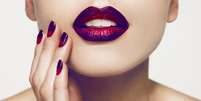 Batom roxo é uma das tendências de maquiagem para o outono/inverno 2016   Foto: Shutterstock / Guia da Semana